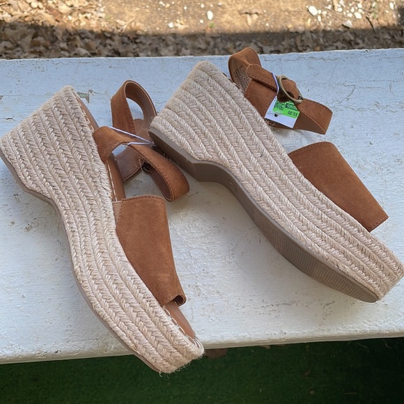 Universal thread sandal edge platform size 8 - Picture 1 of 5